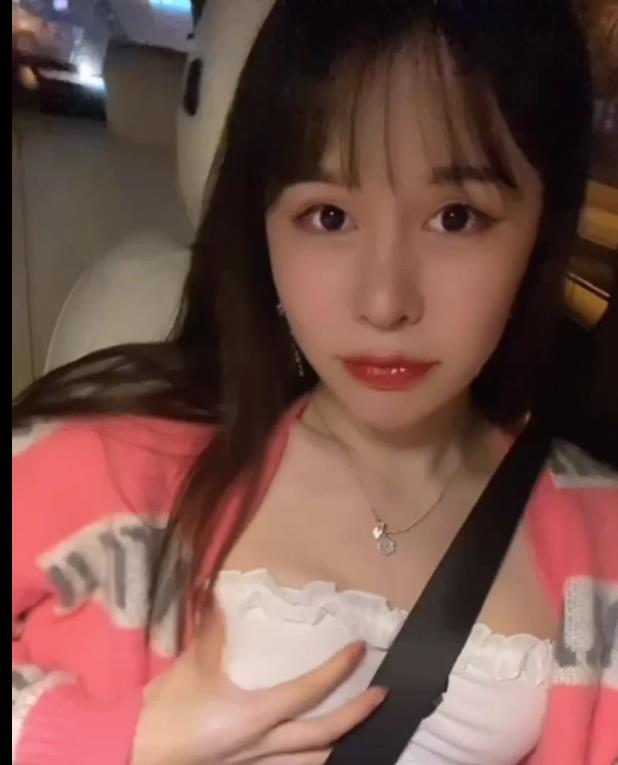 张思妮TS闺蜜风情视频1部678M肤白尤物太撩人