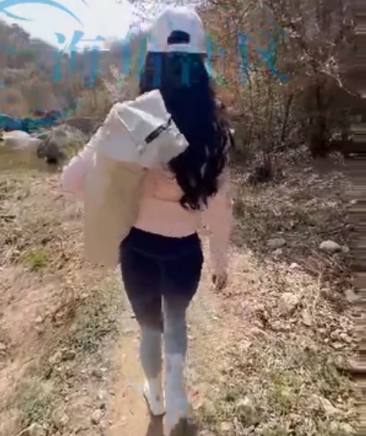 亲姐姐铁道边户外大胆指教1v749M互动感觉
